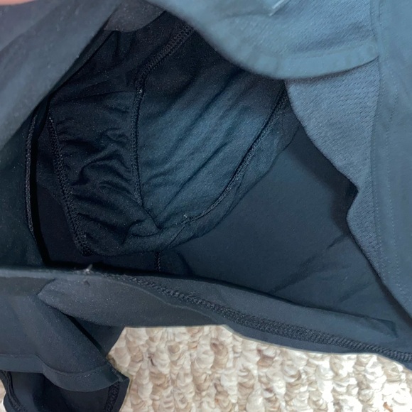 2 for $20 or 5 for $40
UNDER ARMOUR SHORTS - MEDIUM - Picture 2 of 4